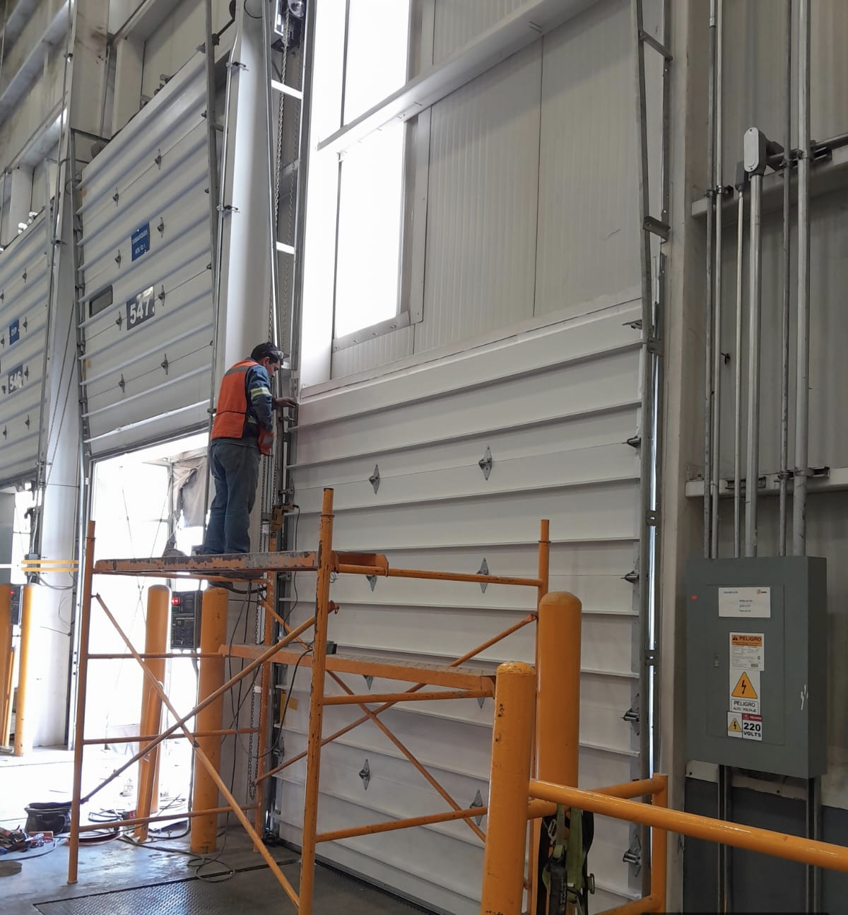 instalación de puertas industriales